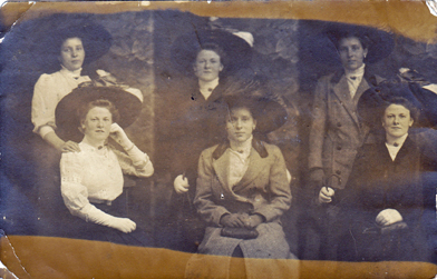 1911 Helene & Olga